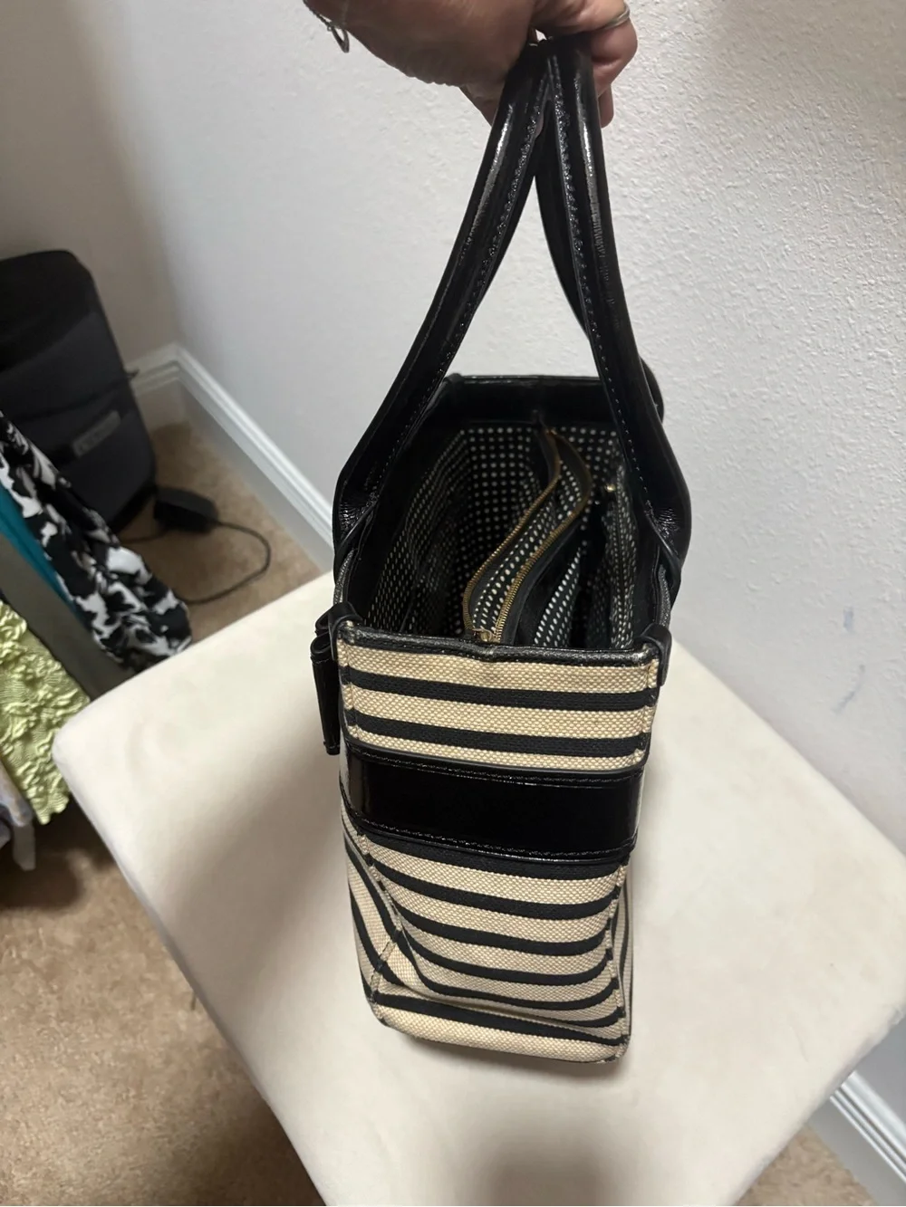 Kate Spade New York Quinn Villabella Fabric hand Bag black / natural striped